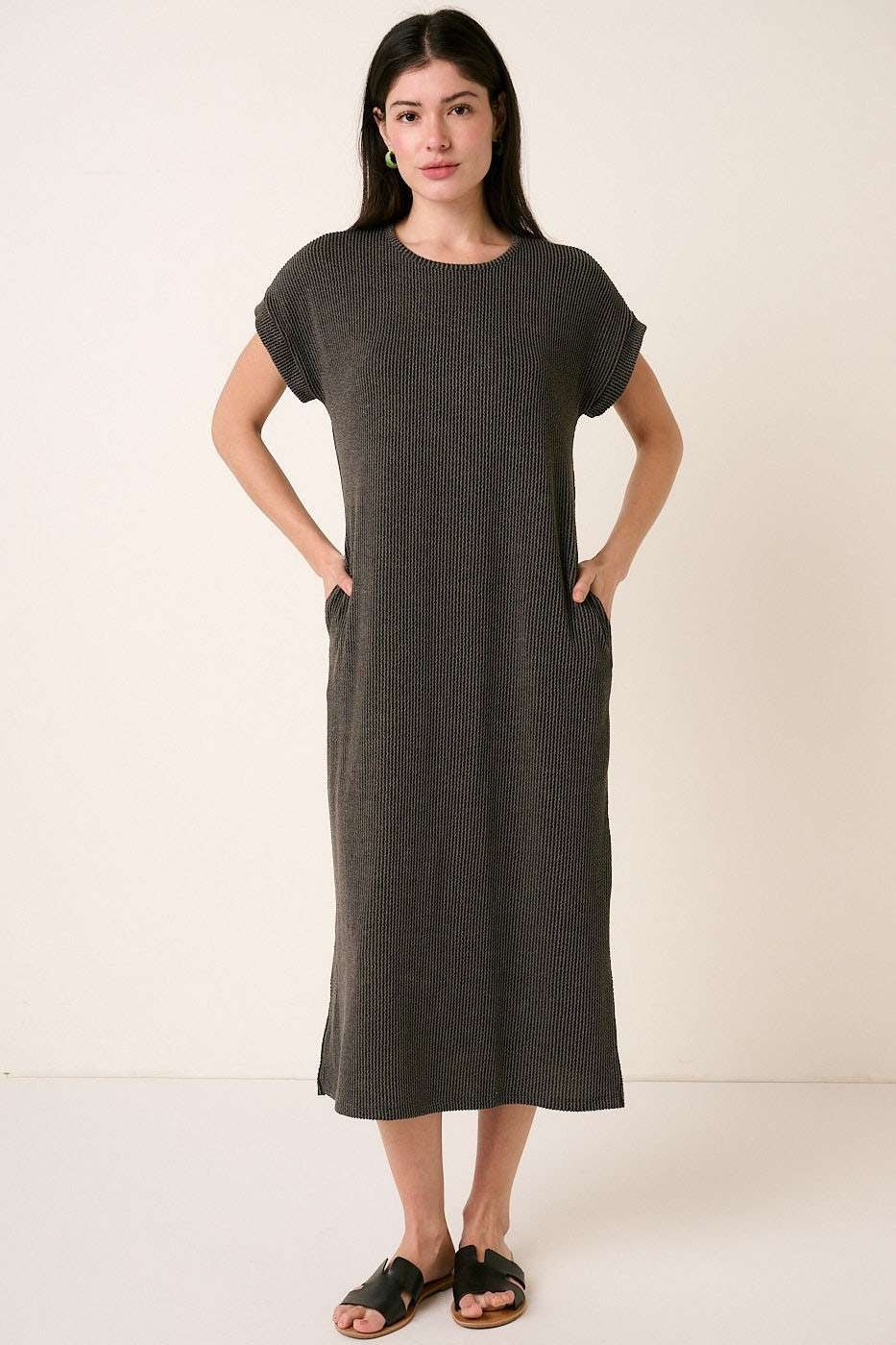 URBAN RIB KNIT SHORT SLEEVE MIDI DRESS URBAN RIB KNIT SHORT SLEEVE MIDI DRESS